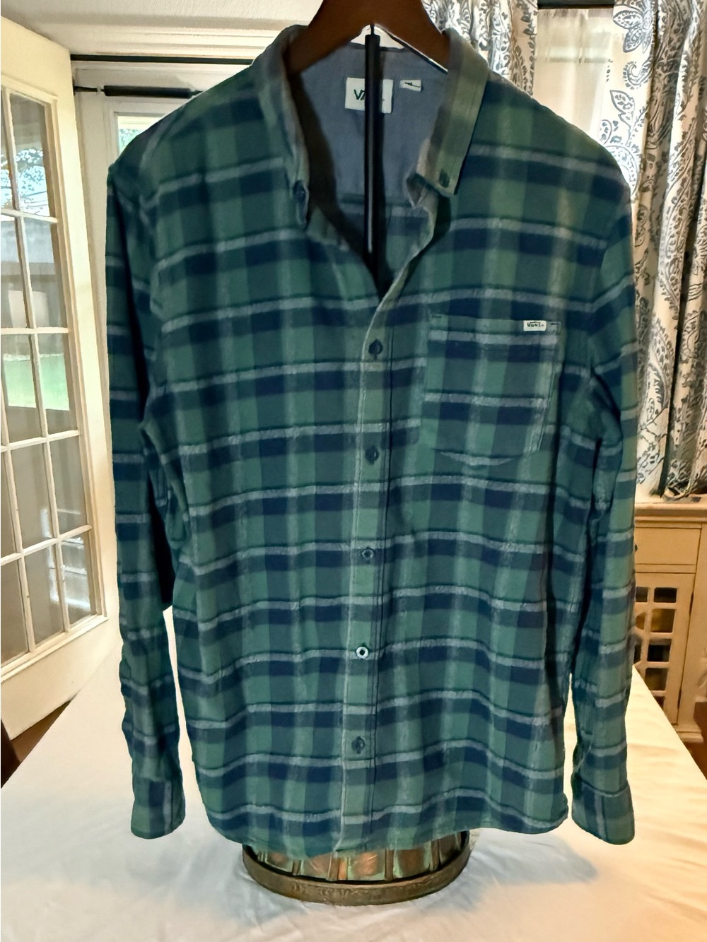 Vans Green and Navy Plaid Flannel Button-Down Shirt Size Medium (04)
